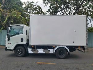 Xe tải isuzu qlr77fe4 thùng kín composite