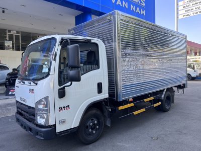 Xe tải isuzu QMR77HE4A thùng kín