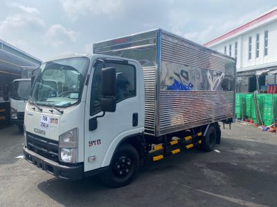 Xe tải isuzu QMR77HE5A thùng kín inox tiêu chuẩn 1.99 tấn